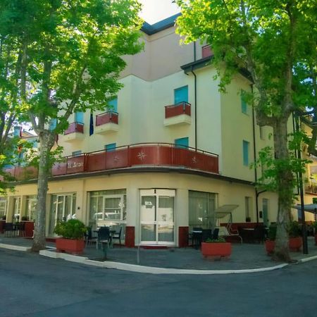 Hotel Arno Cesenatico Esterno foto