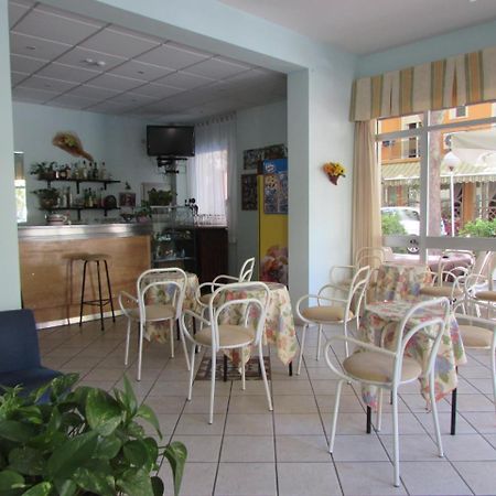 Hotel Arno Cesenatico Esterno foto