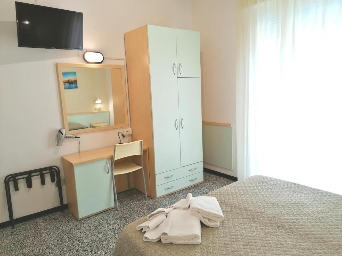 Hotel Arno Cesenatico Esterno foto