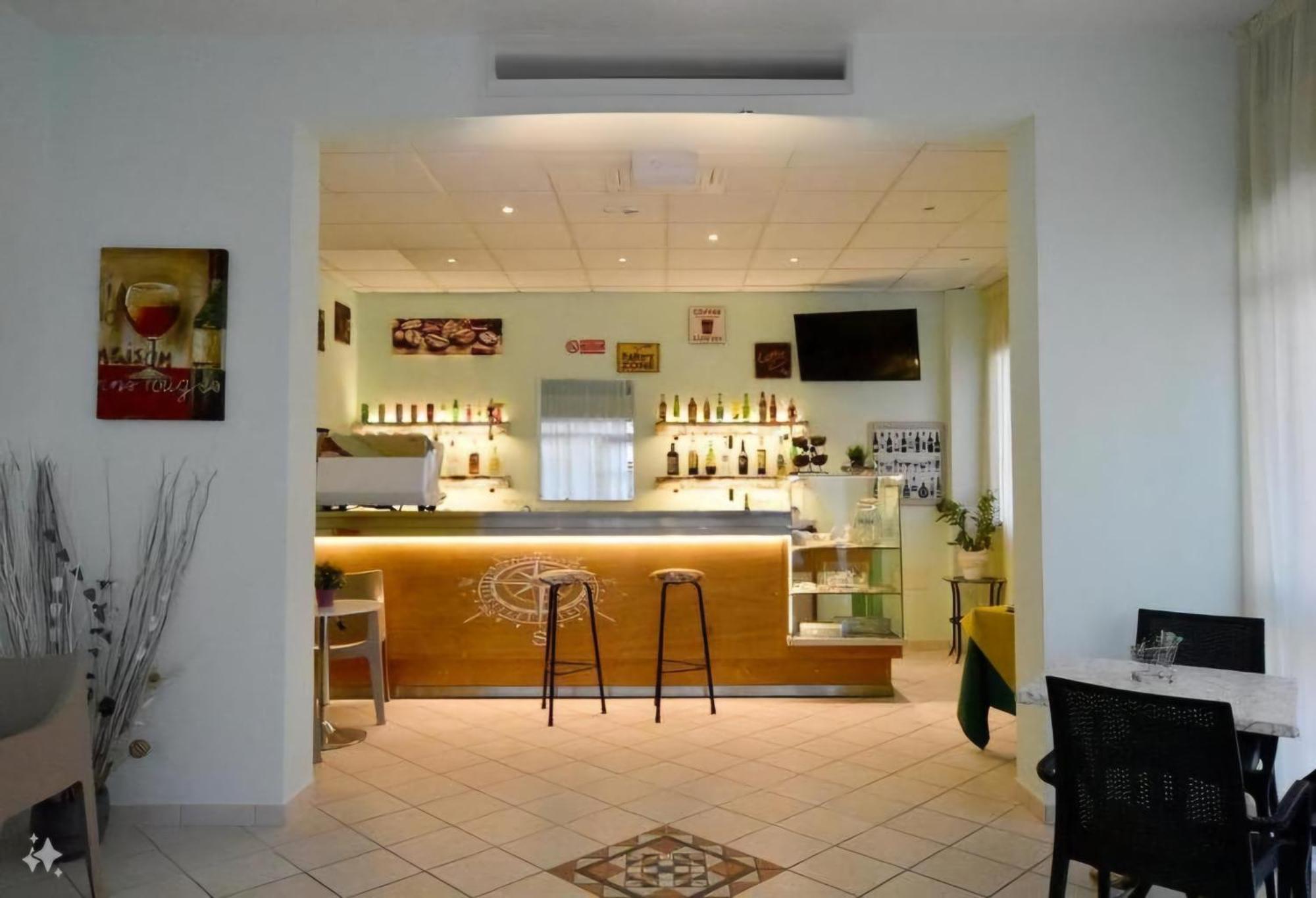 Hotel Arno Cesenatico Esterno foto