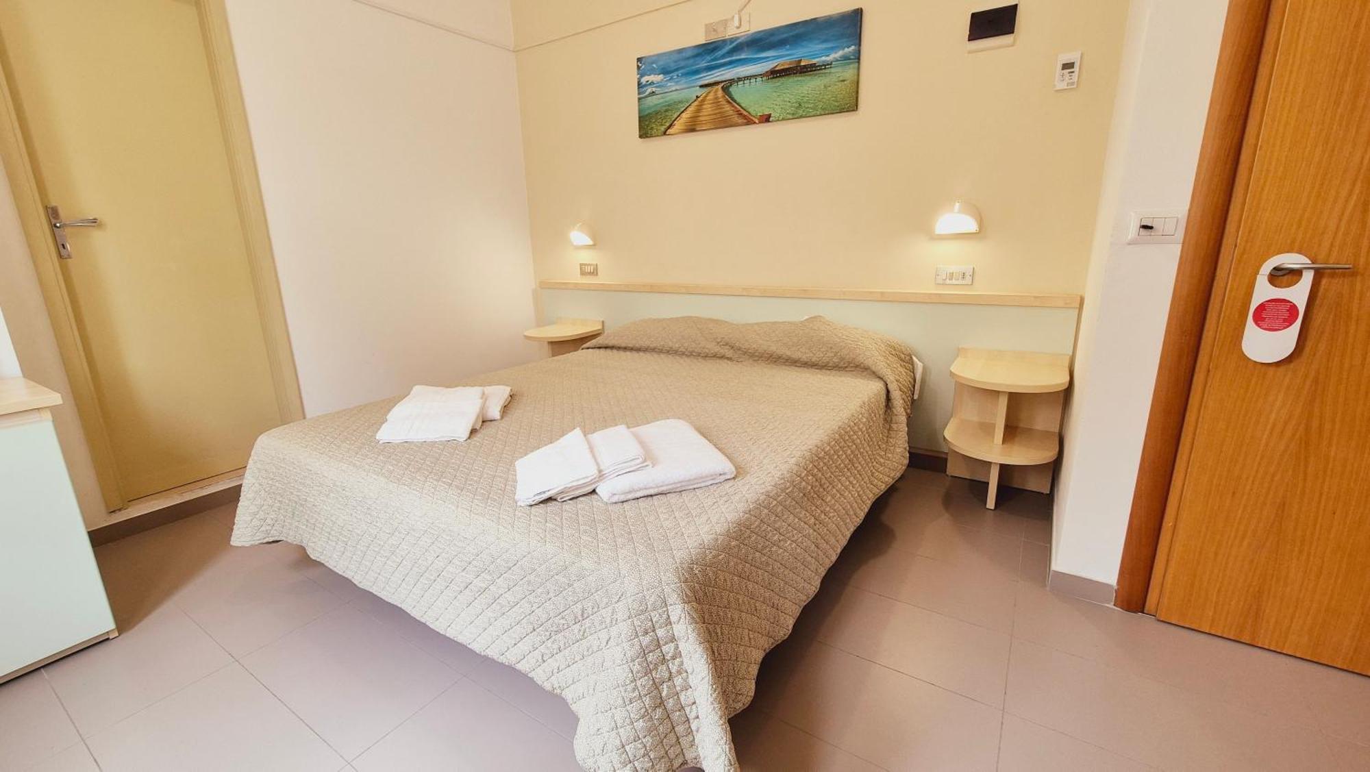 Hotel Arno Cesenatico Esterno foto