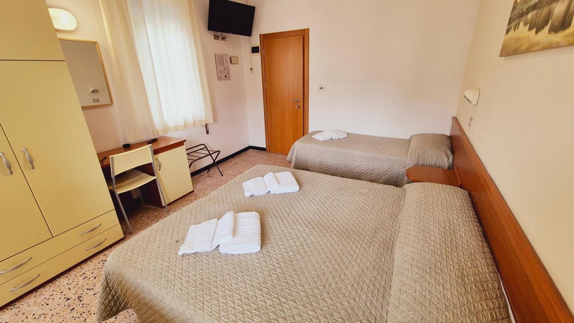 Hotel Arno Cesenatico Esterno foto