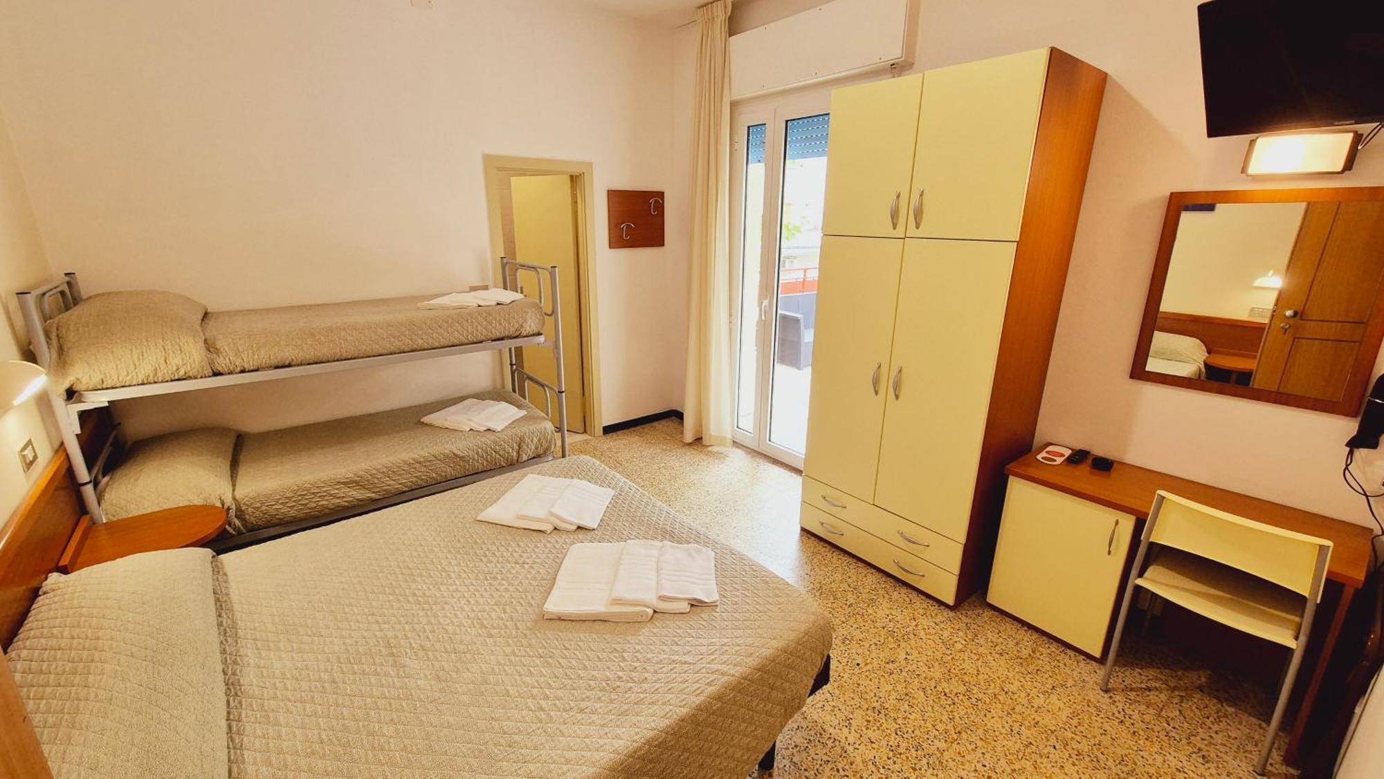 Hotel Arno Cesenatico Esterno foto
