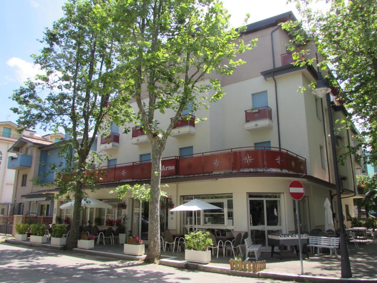 Hotel Arno Cesenatico Esterno foto
